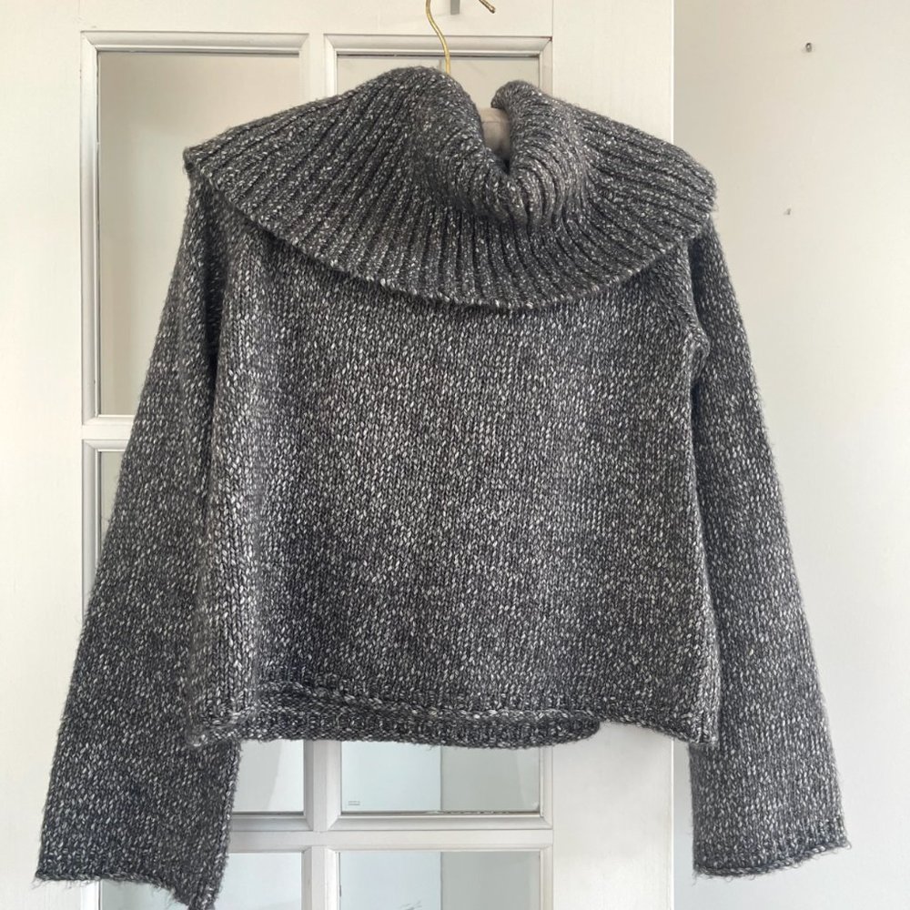 Aerie Chunky Knit over the shoulder sweater - Picture 1 of 6